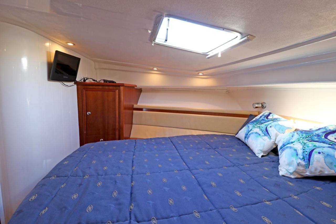 Private yacht all confort: we love our guests Lissabon Exterior foto