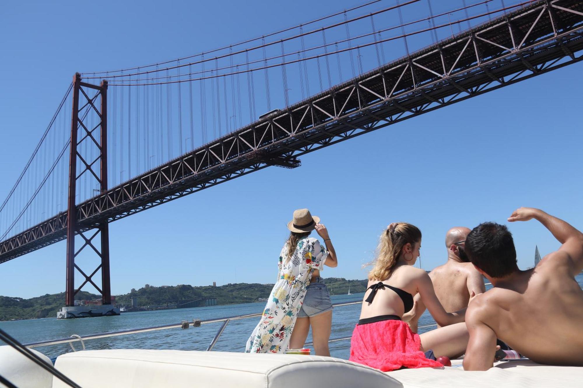 Private yacht all confort: we love our guests Lissabon Exterior foto